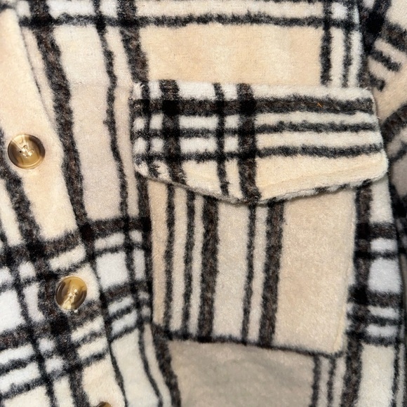 Blue B Collection Fuzzy Jacket. NWT SIZE M - Picture 3 of 3